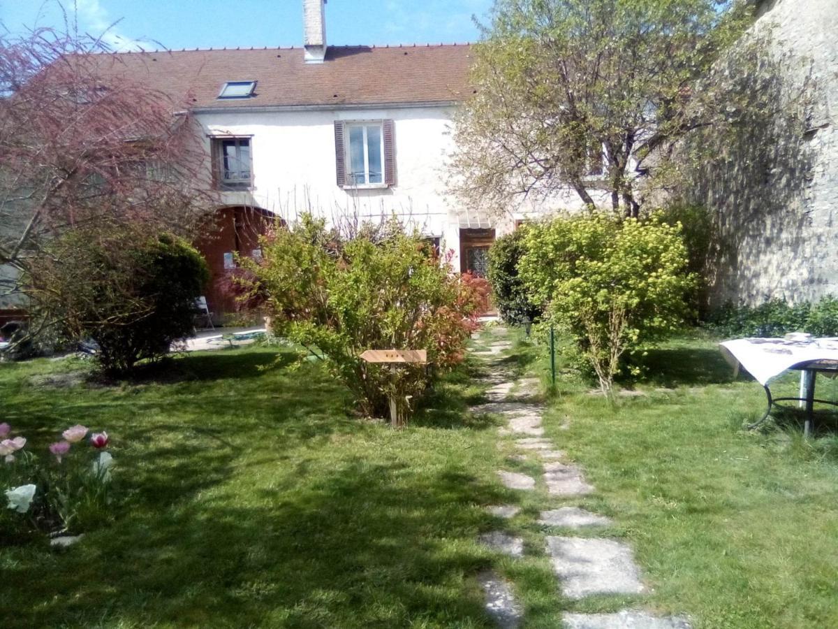 La Grille Fleurie, Chambres D'Hote Chez L'Habitant Arthonnay Esterno foto