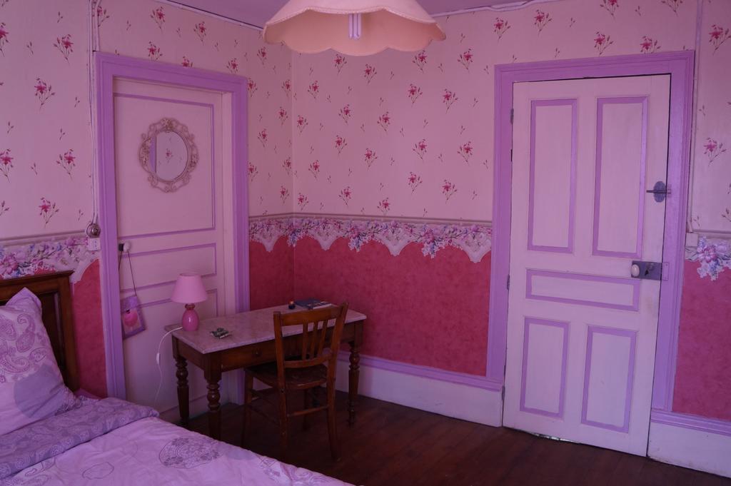 La Grille Fleurie, Chambres D'Hote Chez L'Habitant Arthonnay Esterno foto