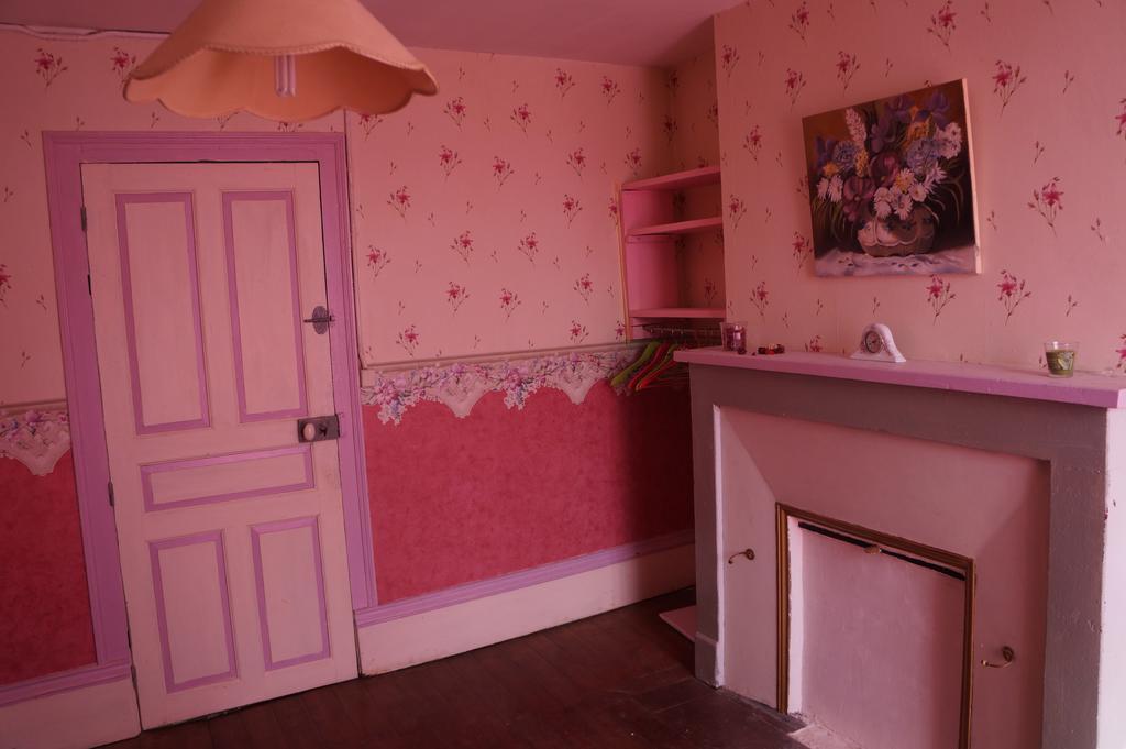La Grille Fleurie, Chambres D'Hote Chez L'Habitant Arthonnay Esterno foto