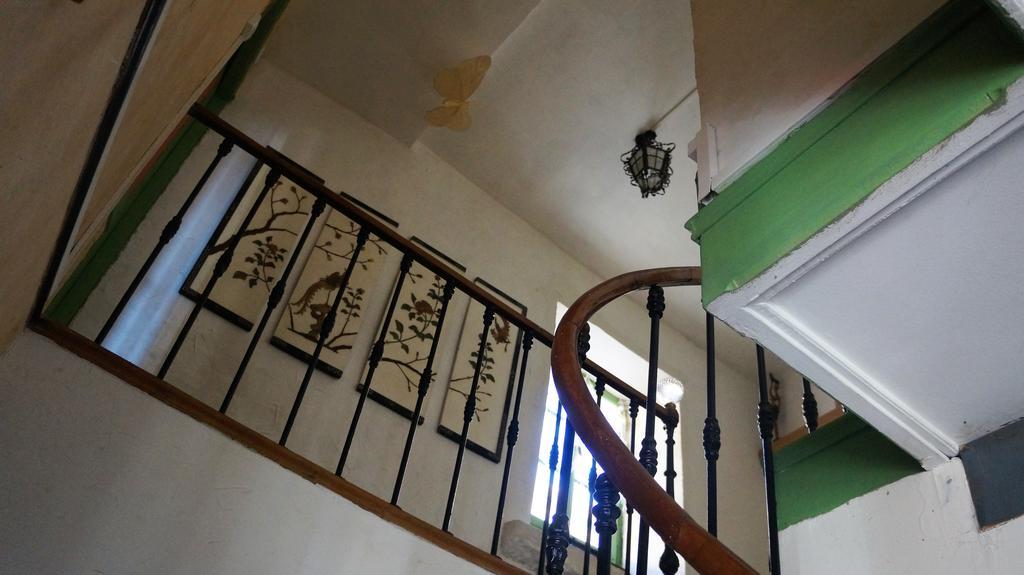 La Grille Fleurie, Chambres D'Hote Chez L'Habitant Arthonnay Esterno foto
